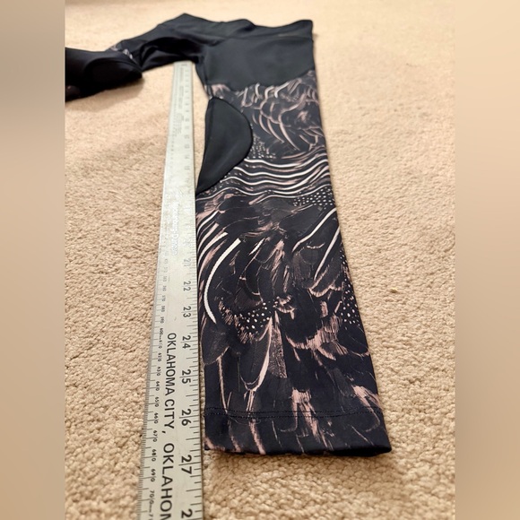 Nike Black and Pink Feather Pattern Leggings - Picture 9 of 12